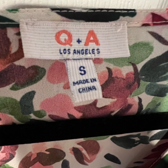 NWOT Floral long sleeve blouse - Picture 4 of 4